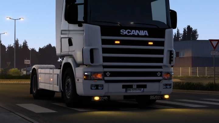 Orange R4 Headlights For Rjl V1.0 ETS2 1.48