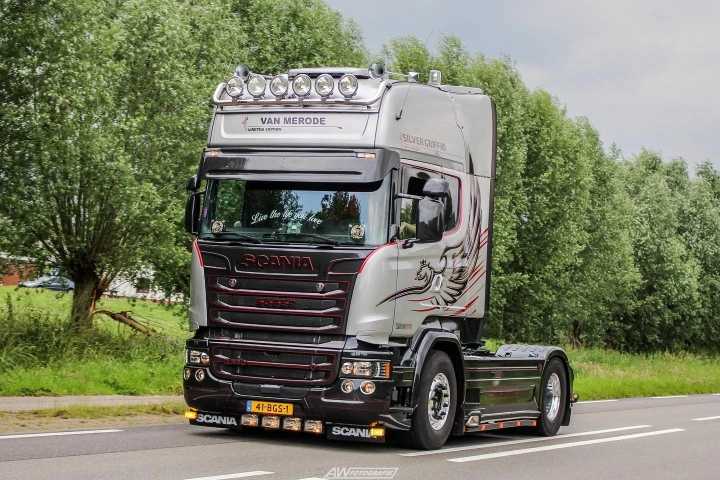 ETS2 – Scania Rjl R6 Silver Griffin Roy Van Merode Skin V1.0 (1.49)